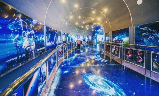 Jakarta Planetarium dan Observatorium, 1. Monumen Nasional, 2. Monumen Selamat Datang, 3. Taman Menteng, 4. Masjid Istiqlal, 5. Gereja Katedral, 6. Tugu Proklamasi, 7. Museum Nasional Indonesia, 8. Taman Lapangan Banteng, 9. Jakarta Planetarium dan Observatorium, 10. Galeri Indonesia Kaya