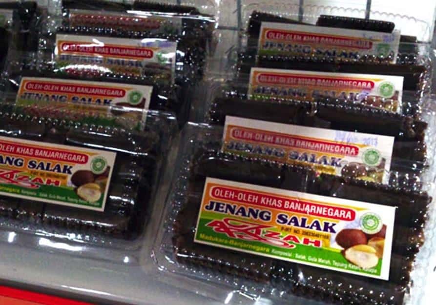 Jenang Salak, 1. Mie Ongklok, 2. Bakso Ketupat, 3. Soto Krandegan, 4. Combro Kalipelet Khas Banjarnegara, 5. Buntil Banjarnegara, 6. Manisan Carica, 7. Jenang Salak, 8. Keripik Salak, 9. Tempe Mendoan, 10. Sate Ayam