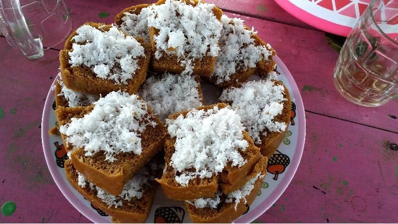 Kue Apang, 2. Bau Peapi, 3. Kue Cucur, 4. Kue Paso, 5. Gogos Kambu, 6. Bolu Paranggi, 7. Roti Pawa, 8. Sambusa, 9. Kue Tetu, 10. Kue Apang