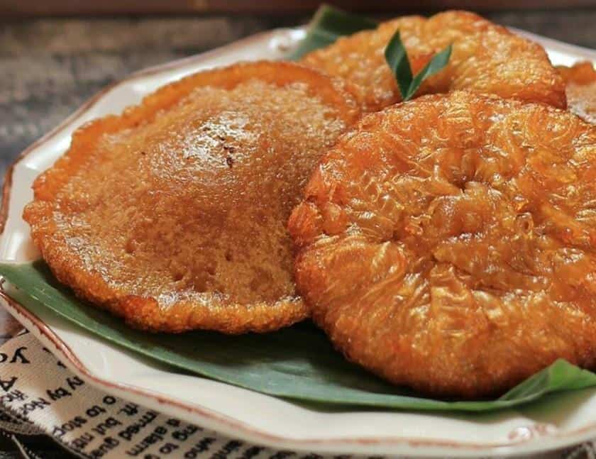 Kue Cucur, 2. Bau Peapi, 3. Kue Cucur, 4. Kue Paso, 5. Gogos Kambu, 6. Bolu Paranggi, 7. Roti Pawa, 8. Sambusa, 9. Kue Tetu, 10. Kue Apang