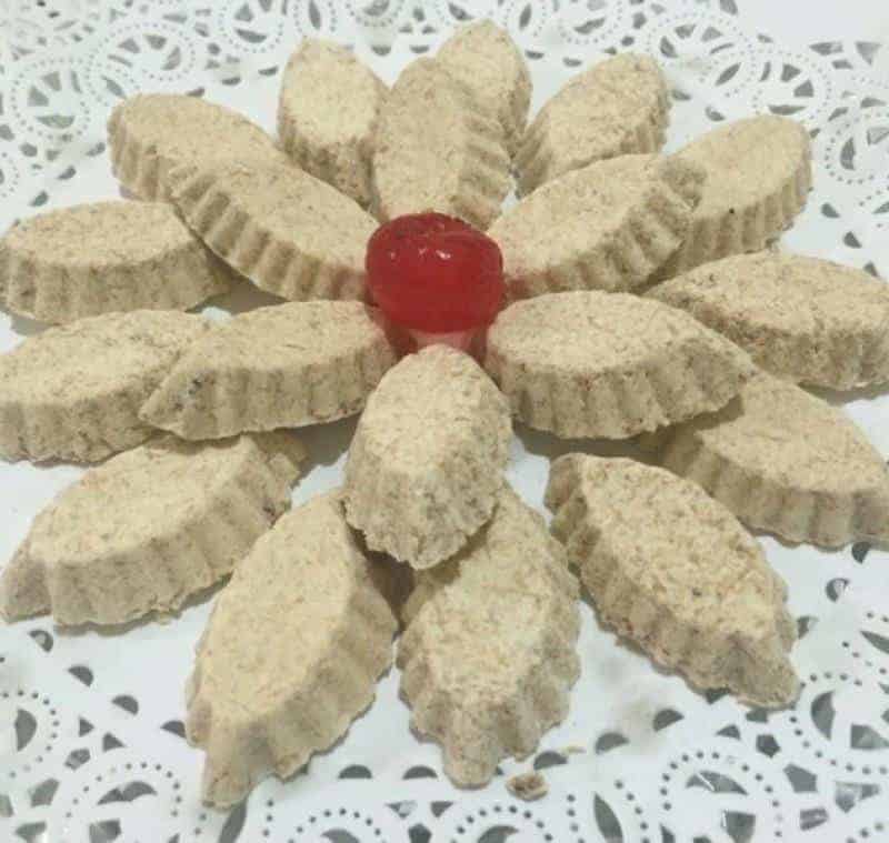 Kue Sagon, 1. Sompil, 2. Sego Bantingan, 3. Nasi Patik, 4. Kepiting Sambal Ijo, 5. Ayam Lodho Bakar, 6. Kue Sagon, 7. Pindang Terong Pedas, 8. Sredek, 9. Geti/ Enting, 10. Capar Tape