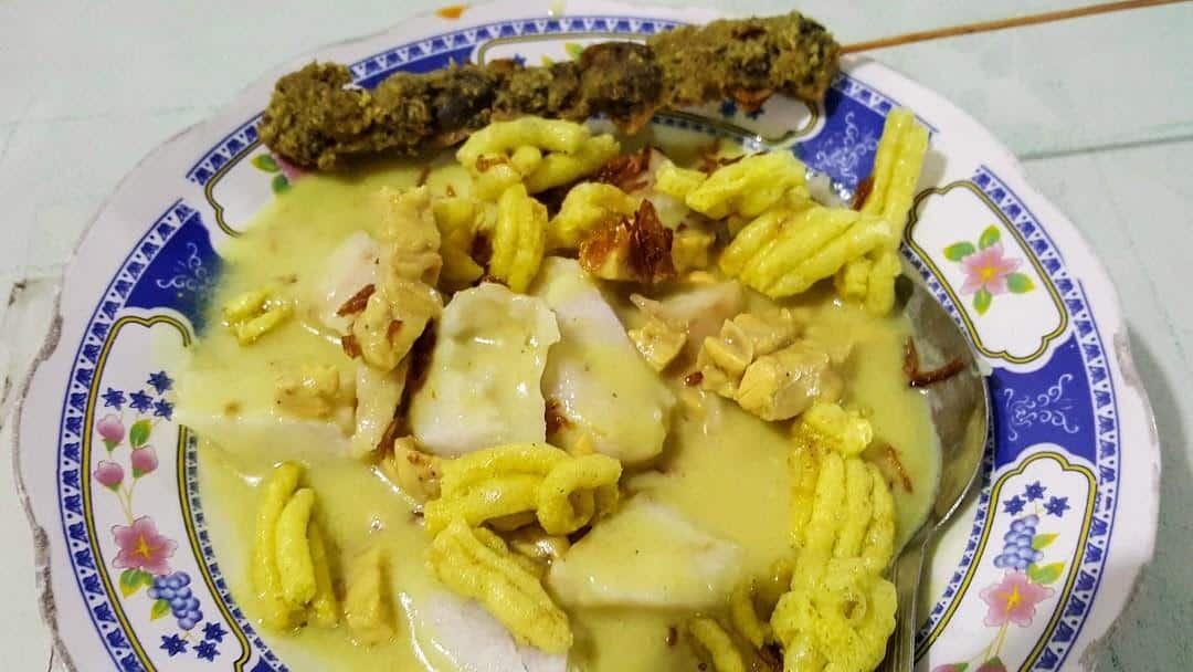 Kupat Glabed, 1. Nasi Lengko, 2. Ketan Pecok, 3. Telur Asin, 4. Kerupuk Tulang Bandeng, 5. Kupat Glabed, 6. Soto Brebes, 7. Kepiting Soka, 8. Sate Blengong, 9. Crispy Ikan Serinding, 10. Rujak Belut