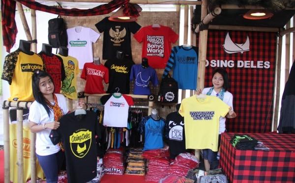Kaos Entik Banyuwangi, 1. Sale Pisang, 2. Kue Bagiak, 3. Kue Untir-Untir, 4. Ladrang, 5. Pia Glenmore, 6. Kerupuk Rumput Laut, 7. Kopi Banyuwangi, 8. Kaos Entik Banyuwangi, 9. Batik Banyuwangi, 10. Kerajinan Gintangan