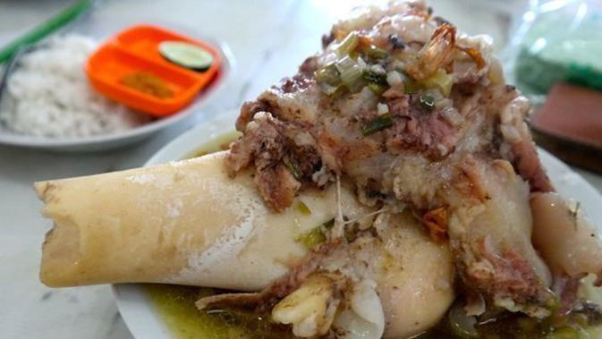 Kaldu Kokot, 1. Campor, 2. Kaldu Kokot, 3. Nasi Romi, 4. Apen Manis, 5. Macho, 6. Soto Sabreng, 7. Soto Selingkuh, 8. Kolak Pattola, 9. Jubada, 10. Man Reman
