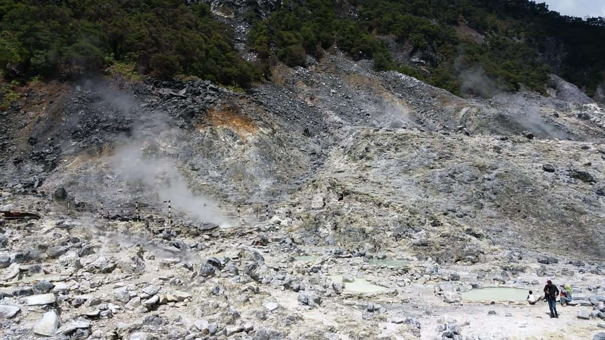 Kawah Domas, Wahana atau Spot Populer, Harga Tiket dan Jam Operasional, Fasilitas, Alamat dan Akses Transportasi, Hotel di Sekitar Tangkuban Perahu