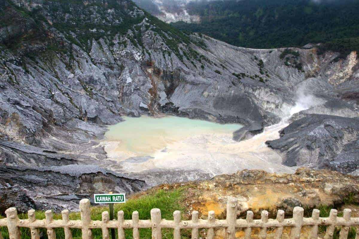 Kawah Ratu, Wahana atau Spot Populer, Harga Tiket dan Jam Operasional, Fasilitas, Alamat dan Akses Transportasi, Hotel di Sekitar Tangkuban Perahu