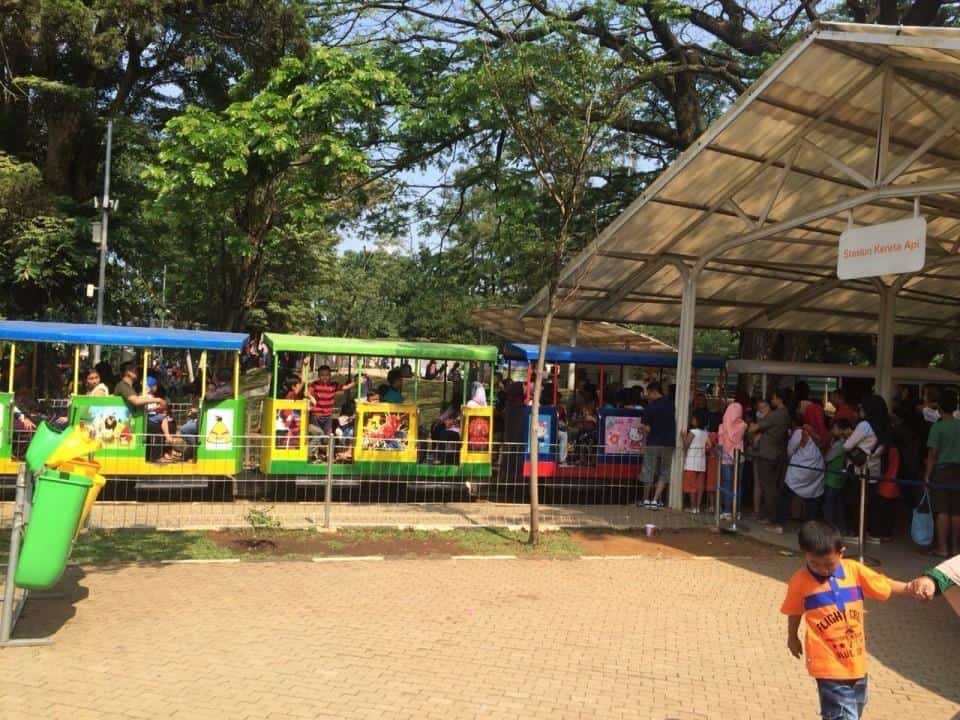 Kereta Api, Wahana Menarik Taman Lalu Lintas, Harga Tiket dan Jam Operasional, Fasilitas yang ada di Taman Lalu Lintas, Alamat dan Akses Transportasi, Hotel di Sekitar Taman Lalu Lintas