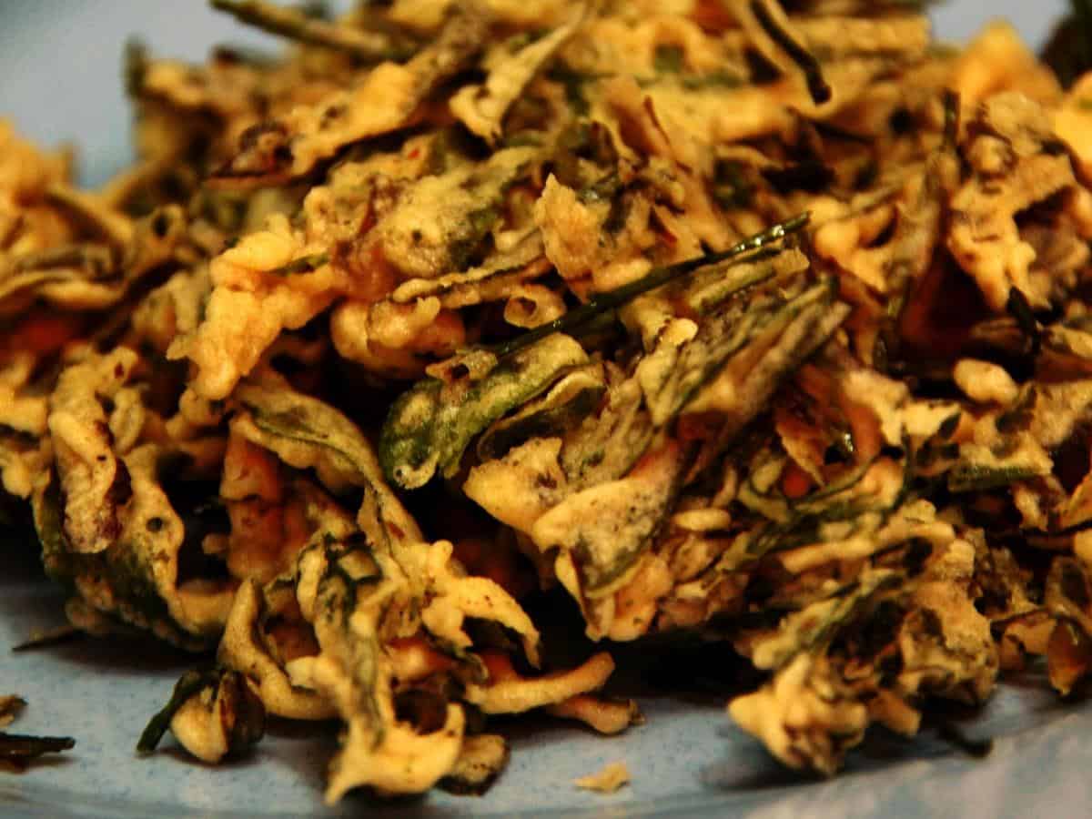 Keripik Kalakai, 1. Juhu Singkah, 2. Kalumpe, 3. Sayur Umbut Kelapa, 4. Kue Dange, 5. Kue Lepet, 6. Botok Mengkudu, 8. Keripik Kalakai, 9. Tempoyak Buah Durian, 10. Kue Tampi
