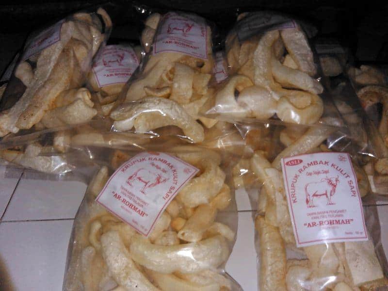 Kerupuk Rambak, 1. Sate Keong, 2. Botok Tempe, 3. Nasi Wader, 4. Kerupuk Upil, 5. Pentol Bakar, 6. Sate Bangil, 7. Kerupuk Memble, 8. Gulai Menthok, 9. Kerupuk Rambak, 10. Sambel Wader