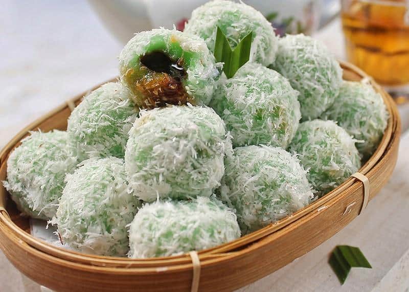 Klepon Gempol, 1. Lontong Kupang Kraton, 2. Rawon Sate Komoh, 3. Botok Tempe, 4. Nasi Punel Bangil, 5. Soto Pasuruan, 6. Lontong Balap, 7. Klepon Gempol, 8. Bipang Jangkar, 9. Cenil, 10. Ikan Lempuk