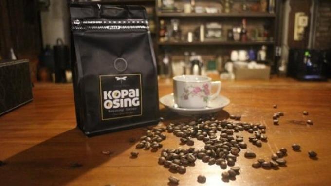 Kopi Banyuwangi, 1. Sale Pisang, 2. Kue Bagiak, 3. Kue Untir-Untir, 4. Ladrang, 5. Pia Glenmore, 6. Kerupuk Rumput Laut, 7. Kopi Banyuwangi, 8. Kaos Entik Banyuwangi, 9. Batik Banyuwangi, 10. Kerajinan Gintangan