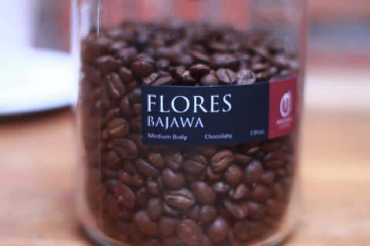 Kopi Flores, 1. Daging Se’i, 2. Abon Sapi, 3. Sambal Lu’at, 4. Jagung Titi, 5. Dendeng Sapi, 6. Keripik Paru, 7. Kopi Flores, 8. Manisan Buah Asam, 9. Tas Tenun, 10. Kain Tenun