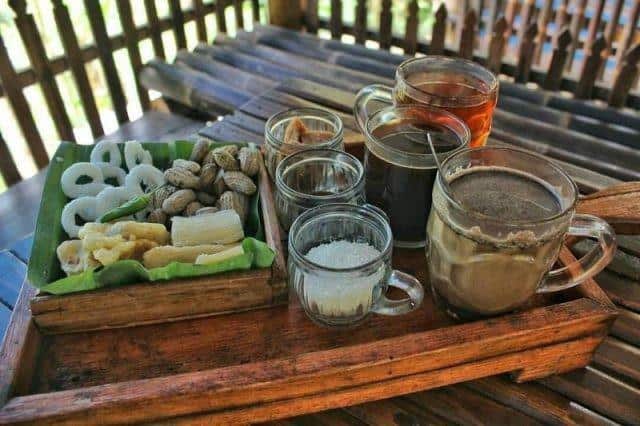 Kopi Menoreh, 1. Geblek, 2. Tempe Benguk, 3. Besengek, 4. Growol, 5. Enting-Enting Jahe, 6. Cethot, 7. Peyek Undur-Undur, 8. Gula Semut, 9. Cenil, 10. Kopi Menoreh