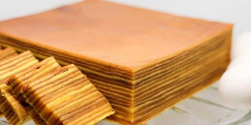 Lapis Legit, 1. Bika Ambon, 2. Bolu Meranti, 3. Pancake Durian, 4. Pia Tamiang, 5. Medan Napoleon, 6. Lapis Legit, 7. Risol Spesial Gogo, 8. Kue Lupis Medan, 9. Ombus-Ombus, 10. Kue Putu Bambu