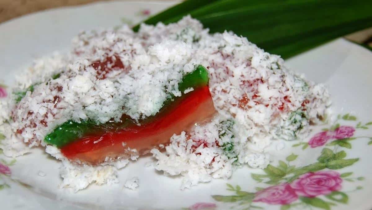 Latok Lumajang, 1. Pecel Telo, 2. Latok Lumajang, 3. Lontong Petis, 4. Martabak Petis, 5. Tape Pisang, 6. Keripik Pisang, 7. Pisang Agung, 8. Bledus, 9. Rujak Otek, 10. Lupis Lumajang