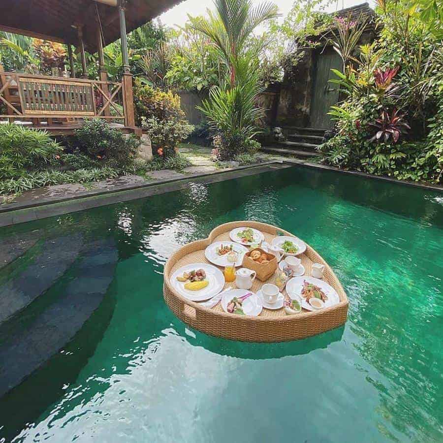1. Samabe Cave Dining, 2. Rock Bar, 3. The Boardwalk Restaurant, 4. Ma Joly, 5. Mozzarella By The Sea, 6. Lembah Ayung Restaurant, 7. Gardin Bistro & Patisserie, 8. bridges Bali, 9. Warung Dandelion, 10. Resto Apung