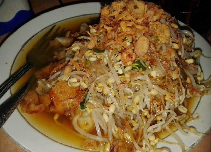 Lontong Balap, 1. Lontong Kupang Kraton, 2. Rawon Sate Komoh, 3. Botok Tempe, 4. Nasi Punel Bangil, 5. Soto Pasuruan, 6. Lontong Balap, 7. Klepon Gempol, 8. Bipang Jangkar, 9. Cenil, 10. Ikan Lempuk