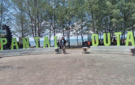 Pantai Duta, 1. Pantai Mayangan, 2. Pantai Bentar, 3. Pantai Duta, 4. Pantai Tambak Sari, 5. Pantai BJBR, 6. Pantai Goa Kucing, 7. Pantai Pasir Putih, 8. Pantai Taman Nemo Gili Ketapang