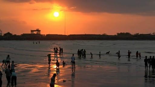 Pantai Mayangan, 1. Pantai Mayangan, 2. Pantai Bentar, 3. Pantai Duta, 4. Pantai Tambak Sari, 5. Pantai BJBR, 6. Pantai Goa Kucing, 7. Pantai Pasir Putih, 8. Pantai Taman Nemo Gili Ketapang