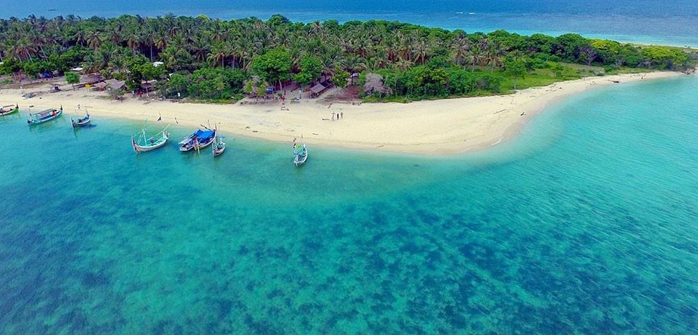 Pantai Pasir Putih, 1. Pantai Mayangan, 2. Pantai Bentar, 3. Pantai Duta, 4. Pantai Tambak Sari, 5. Pantai BJBR, 6. Pantai Goa Kucing, 7. Pantai Pasir Putih, 8. Pantai Taman Nemo Gili Ketapang