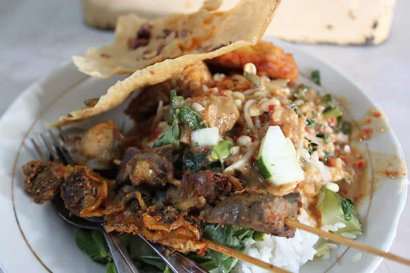 Pecel Tumpuk Ponorogo, 1. Sate Ayam Ponorogo, 2. Pecel Tumpuk Ponorogo, 3. Rujak Petis Welirang, 4. Sego Tahu, 5. Tiwul Goreng, 6. Sate Kopok, 7. Gethuk Golan, 8. Jenang Mirah, 9. Es Dawet Jabung, 10. Serabi Ponorogo