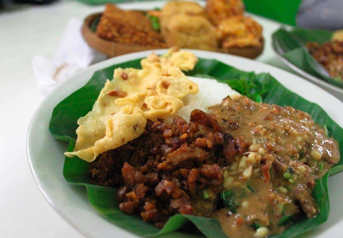 Pecel Telo, 1. Pecel Telo, 2. Latok Lumajang, 3. Lontong Petis, 4. Martabak Petis, 5. Tape Pisang, 6. Keripik Pisang, 7. Pisang Agung, 8. Bledus, 9. Rujak Otek, 10. Lupis Lumajang