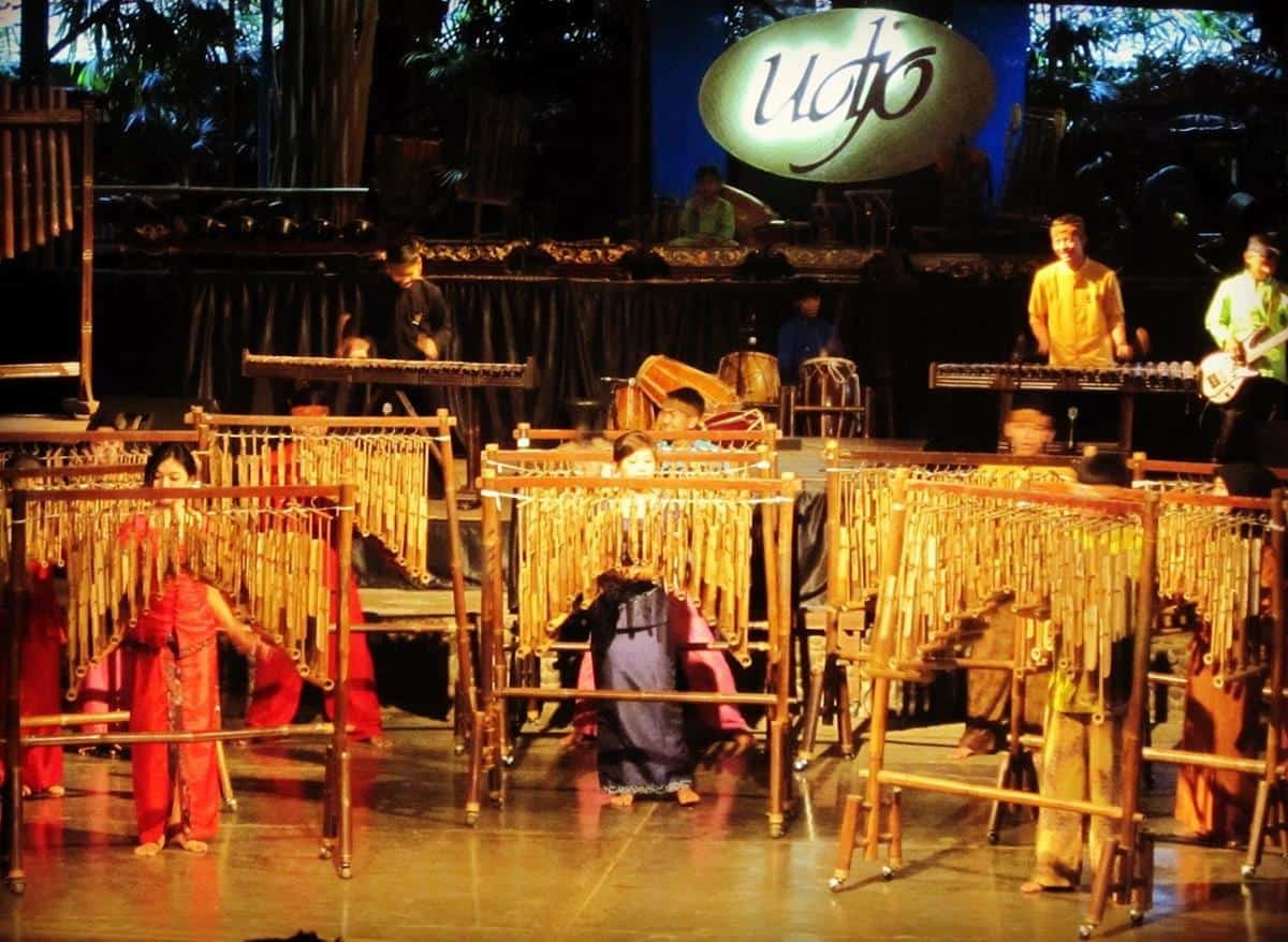 Perkenalan berbagai Alat Musik dari Bambu, Wahana atau Spot Populer, Harga Tiket dan Jam Operasional, Fasilitas, Alamat dan Akses Transportasi, Hotel di Sekitar Saung Angklung Udjo