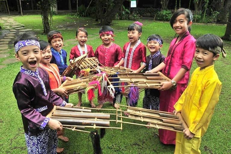 Pertunjukan Tradisional khas Sunda, Wahana atau Spot Populer, Harga Tiket dan Jam Operasional, Fasilitas, Alamat dan Akses Transportasi, Hotel di Sekitar Sari Ater