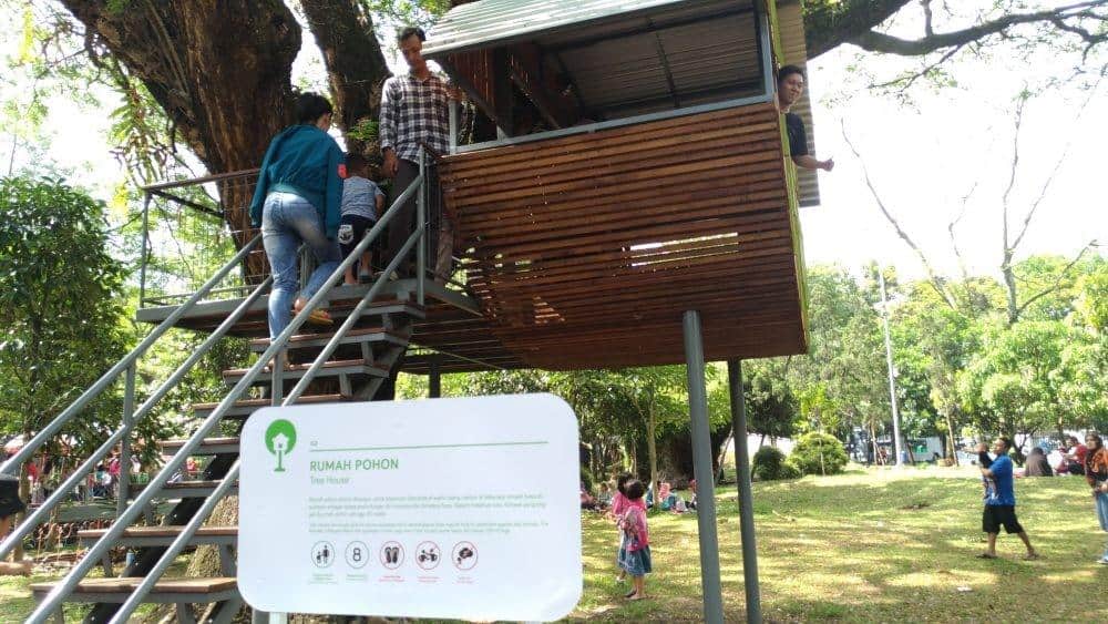 Rumah Pohon, Wahana Menarik Taman Lalu Lintas, Harga Tiket dan Jam Operasional, Fasilitas yang ada di Taman Lalu Lintas, Alamat dan Akses Transportasi, Hotel di Sekitar Taman Lalu Lintas