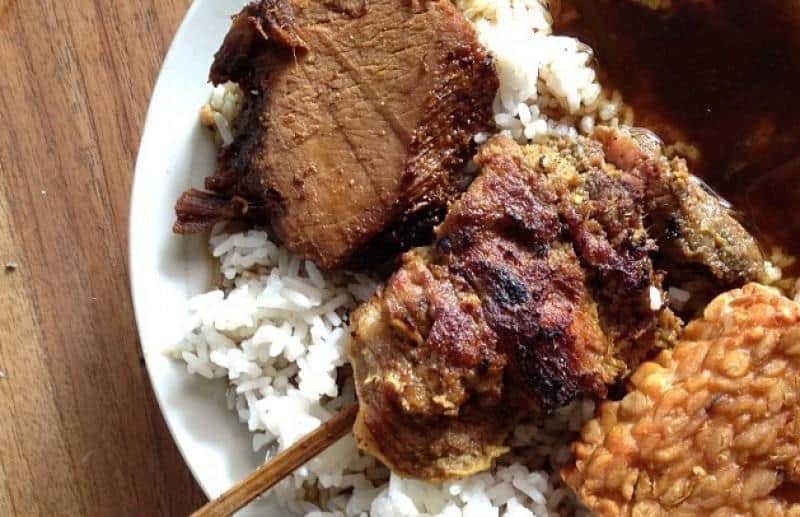 Rawon Sate Komoh, 1. Lontong Kupang Kraton, 2. Rawon Sate Komoh, 3. Botok Tempe, 4. Nasi Punel Bangil, 5. Soto Pasuruan, 6. Lontong Balap, 7. Klepon Gempol, 8. Bipang Jangkar, 9. Cenil, 10. Ikan Lempuk