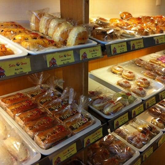 1. Virgin Cake & Bakery, 2. Wonder Bakery, 3. Swiss House, 4. Holland Bakery, 5. Fancy Bakery, 6. Dyriana Bakery & Cafe, 7. Imperial Bakery Indische Cafe, 8. Excellent Bakery, Ice Cream & Souvenirs, 9. Chanadia Toko Roti & Kue, 10. Semarang Roru Cake