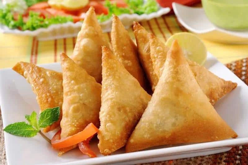Sambusa, 2. Bau Peapi, 3. Kue Cucur, 4. Kue Paso, 5. Gogos Kambu, 6. Bolu Paranggi, 7. Roti Pawa, 8. Sambusa, 9. Kue Tetu, 10. Kue Apang