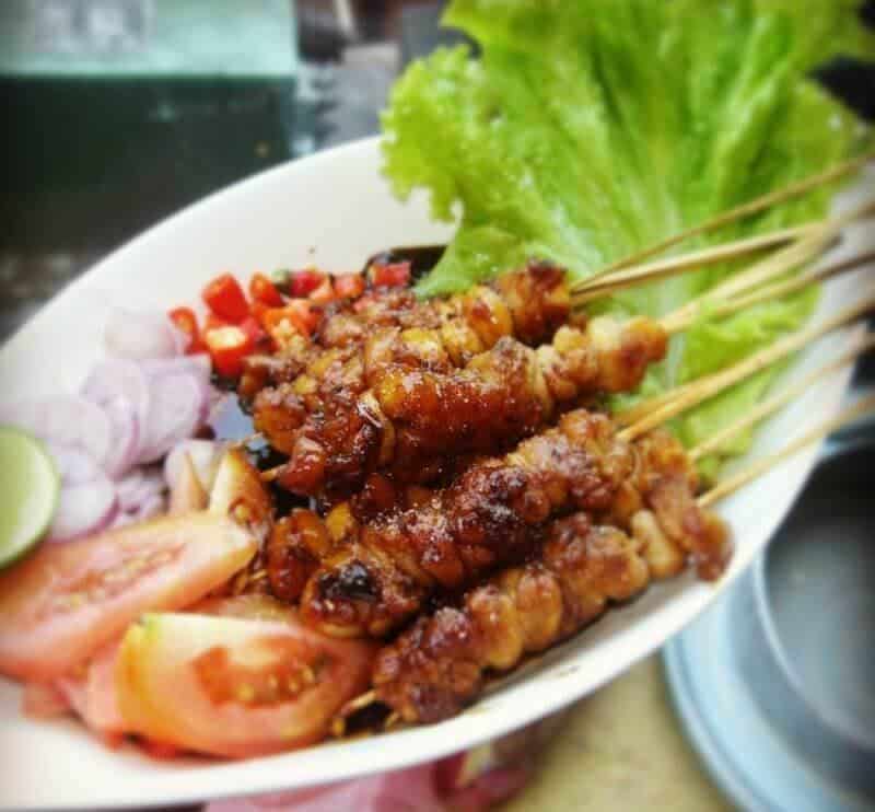 Sate Bangil, 1. Sate Keong, 2. Botok Tempe, 3. Nasi Wader, 4. Kerupuk Upil, 5. Pentol Bakar, 6. Sate Bangil, 7. Kerupuk Memble, 8. Gulai Menthok, 9. Kerupuk Rambak, 10. Sambel Wader