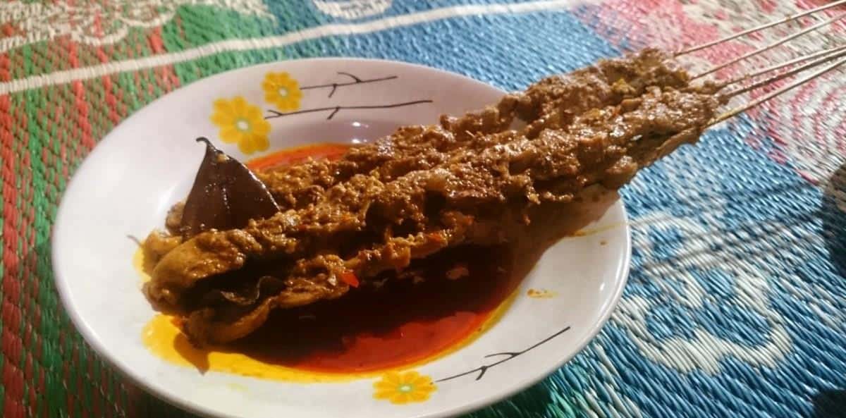 Sate Blengong, 1. Nasi Lengko, 2. Ketan Pecok, 3. Telur Asin, 4. Kerupuk Tulang Bandeng, 5. Kupat Glabed, 6. Soto Brebes, 7. Kepiting Soka, 8. Sate Blengong, 9. Crispy Ikan Serinding, 10. Rujak Belut