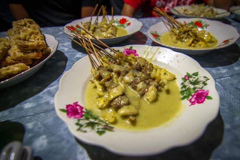 Sate Kopok, 1. Sate Ayam Ponorogo, 2. Pecel Tumpuk Ponorogo, 3. Rujak Petis Welirang, 4. Sego Tahu, 5. Tiwul Goreng, 6. Sate Kopok, 7. Gethuk Golan, 8. Jenang Mirah, 9. Es Dawet Jabung, 10. Serabi Ponorogo
