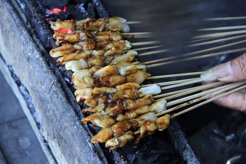 Sate Kelinci Magetan, 1. Ayam Panggang Gandu, 2. Tepo Tahu, 3. Nasi Pecel Pincuk Magetan, 4. Sate Kelinci Magetan, 5. Manisan Kulit Jeruk Pamelo, 6. Sempolan, 7. Jerangking, 8. Getuk Lindri, 9. Jenang Candi, 10. Sate Jamur Tiram