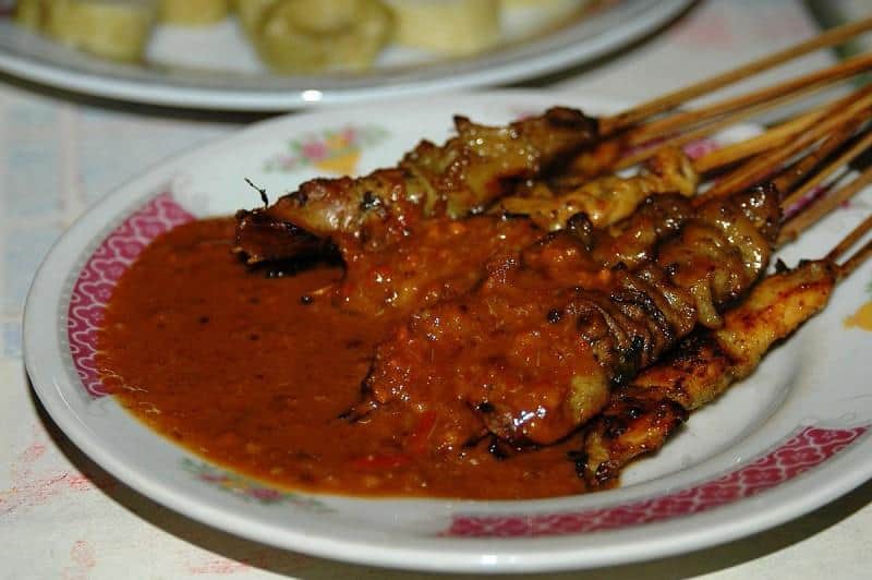Sate Martawi, 1. Brekecek, 2. Sate Martawi, 3. Rempeyek Yutuk, 4. Tempe Dages, 5. Lepet Ketan, 6. Mendoan, 7. Gembus, 8. Thempleng, 9. Lanting, 10. Keripik Sukun