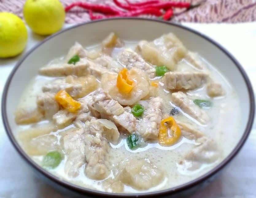 Sayur Tempe Pedes, 1. Nasi Gandul, 2. Soto Kemiri, 3. Sego Tewel, 4. Petis Kambing Runting, 5. Mangut Kepala Manyung, 6. Sayur Tempe Pedes, 7. Jangan Mrico atau Sayur Merica, 8. Swike Kerang, 9. Gethuk Runting, 10. Kue Moho