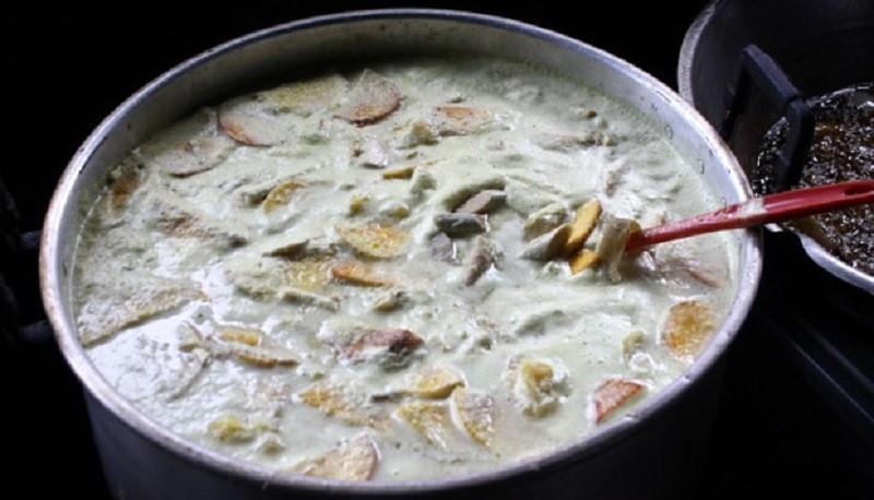 Sayur Umbut Kelapa, 1. Juhu Singkah, 2. Kalumpe, 3. Sayur Umbut Kelapa, 4. Kue Dange, 5. Kue Lepet, 6. Botok Mengkudu, 8. Keripik Kalakai, 9. Tempoyak Buah Durian, 10. Kue Tampi