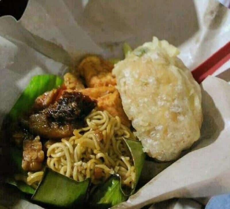 Sego Bantingan, 1. Sompil, 2. Sego Bantingan, 3. Nasi Patik, 4. Kepiting Sambal Ijo, 5. Ayam Lodho Bakar, 6. Kue Sagon, 7. Pindang Terong Pedas, 8. Sredek, 9. Geti/ Enting, 10. Capar Tape