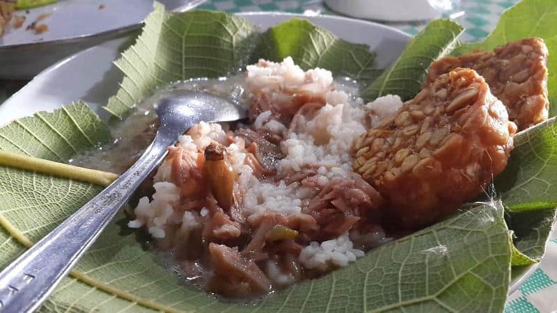 Sego Tewel, 1. Nasi Gandul, 2. Soto Kemiri, 3. Sego Tewel, 4. Petis Kambing Runting, 5. Mangut Kepala Manyung, 6. Sayur Tempe Pedes, 7. Jangan Mrico atau Sayur Merica, 8. Swike Kerang, 9. Gethuk Runting, 10. Kue Moho