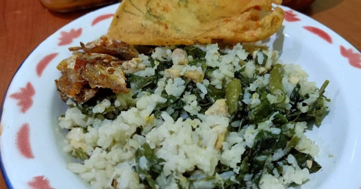 Sego Urap, 1. Lento, 2. Ndas Borok, 3. Tempong, 4. Mendut, 5. Sego Gono, 6. Sego Urap, 7. Balung Kuwuk, 8. Brongkos Kikil, 9. Empis-Empis Tahu Tempe, 10. Perkedel Kimpul, 11. Bajingan, 12. Ketan Gudig