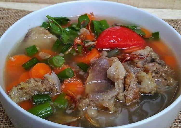 Sop Balungan, 1. Nasi Kropokhan, 2. Nasi Ndoreng, 3. Sop Balungan, 4. Nasi Brongkos, 5. Asem-Asem Daging, 6. Botok Telur Asin, 7. Wingko Salem, 8. Brayo, 9. Kerupuk Catak, 10. Kerupuk Udang Tambak
