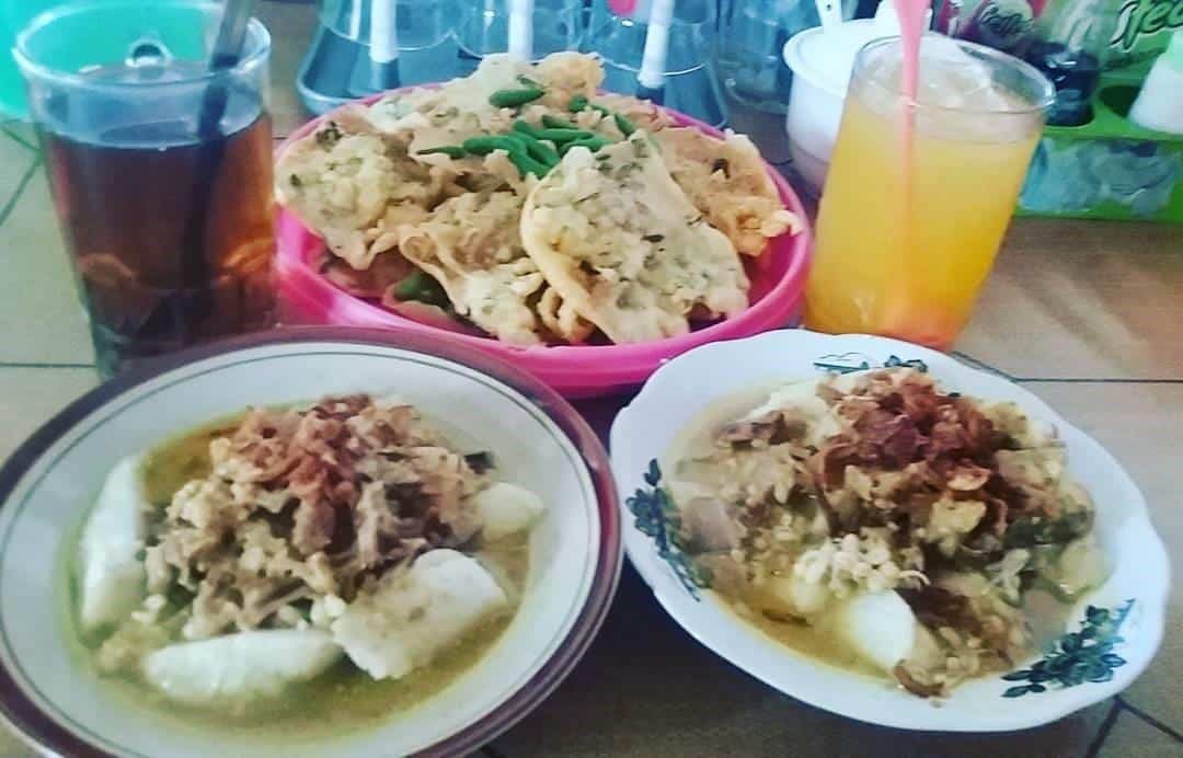 Soto Krandegan, 1. Mie Ongklok, 2. Bakso Ketupat, 3. Soto Krandegan, 4. Combro Kalipelet Khas Banjarnegara, 5. Buntil Banjarnegara, 6. Manisan Carica, 7. Jenang Salak, 8. Keripik Salak, 9. Tempe Mendoan, 10. Sate Ayam