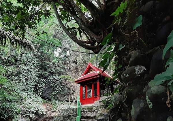 Spot Menarik dan Fakta Menarik di Curug Dago 2, Spot Menarik dan Fakta Menarik di Curug Dago, Harga Tiket dan Jam Operasional, Fasilitas di Curug Dago, Alamat dan Akses Transportasi, Hotel di Sekitar Curug Dago, Tips Berwisata di Curug Dago