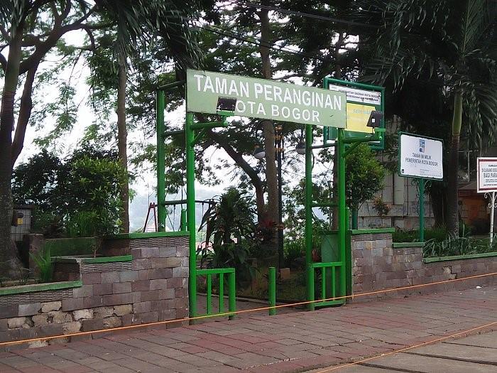 Taman Peranginan, 1. Kebun Raya Bogor, 2. Devoyage Bogor, 3. Museum Nasional Sejarah Alam Indonesia, 4. Museum Zoologi, 5. Taman Sempur, 6. Taman Kencana, 7. Museum PETA, 8. Tugu Kujang, 9. Taman Peranginan, 10. Museum Kepresidenan RI Balai Kirti