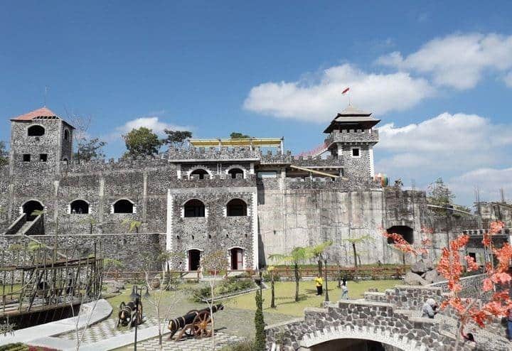The Lost World Castle, 1. Tebing Breksi, 2. Museum Affandi, 3. Candi Prambanan, 4. Jogja Bay Pirates Adventure Waterpark, 5. Sindu Kusuma Edupark, 6. Museum Ullen Sentalu, 7. Candi Ratu Boko, 8. The Lost World Castle, 9. Candi Ijo, 10. Lava Tour Merapi
