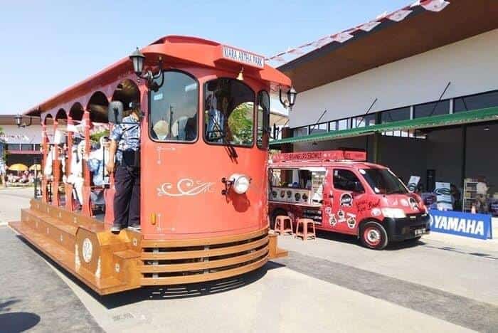 Trem, Wahana dan Spot Menarik, Fasilitas di Kiara Artha Park, Harga Tiket Masuk dan Jam Operasional, Alamat dan Akses Transportasi, Penginapan Sekitar Kiara Artha Park