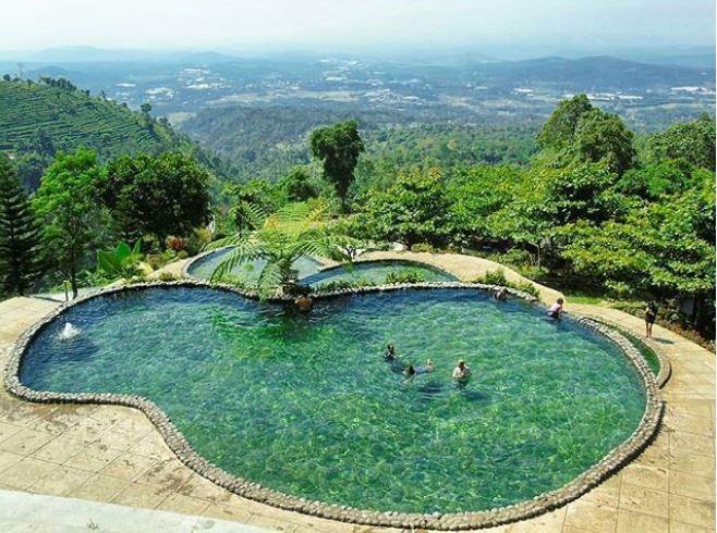 Umbul Sidomukti, 1. Curug Semirang, 2. Umbul Sidomukti, 3. Watu Gunung, 4. Kolam Renang Watu Lumpang, 5. Curug Lawe, 6. Benteng Willem II Ungaran, 7. Candi Gedong Songo, 8. Alun-Alun Lama Ungaran, 9. Masjid Agung Al-Mabrur Ungaran, 10. Gunung Ungaran
