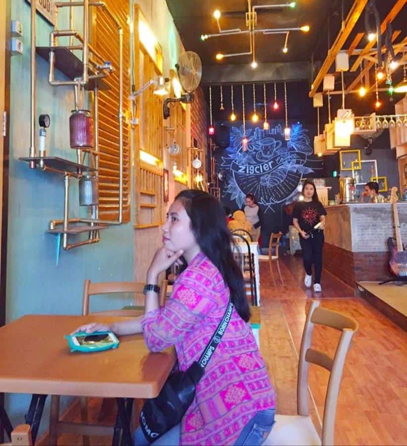 1. Bangi Kopi, 2. Excelso, 3. Otentik Coffee, 4. Rich-O Donuts & Cafe, 5. Kopi Daeng, 6. Kopi Kita, 7. Odixy Cafe & Lounge, 8. Rock Cafe, 9. My Sushi O, 10. Zigcler Coffee